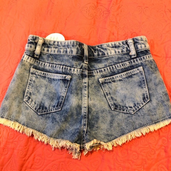 Shorts - Picture 2 of 3